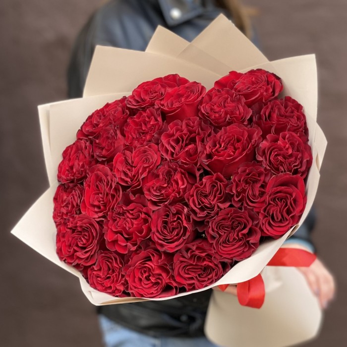 25 красных пионовидных роз Хартс